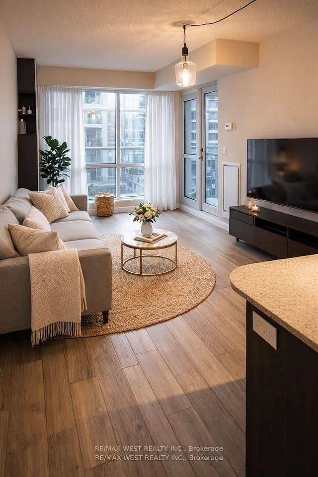 38 Grand Magazine Street 342, Toronto, ON M5V 0B1 – photo 2