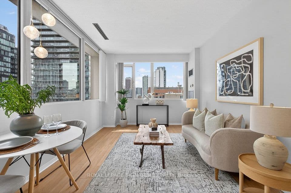 555 Yonge Street 707, Toronto, ON M4Y 3A6 – main photo