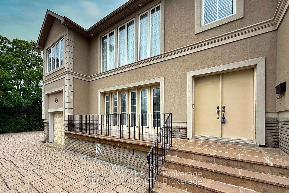 18 Mullet Road, Toronto, ON M2M 2A6 – photo 2