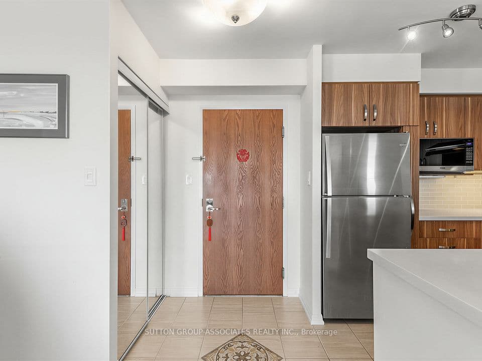 23 Lorraine Drive 1706, Toronto, ON M2N 6Z6 – photo 3
