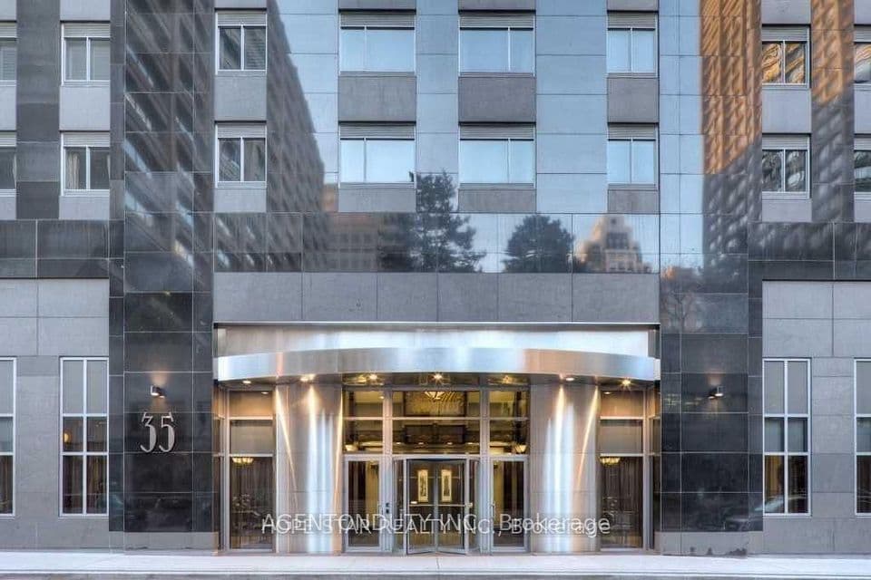 35 Balmuto Street 1009, Toronto, ON M4Y 0A3 – photo 3