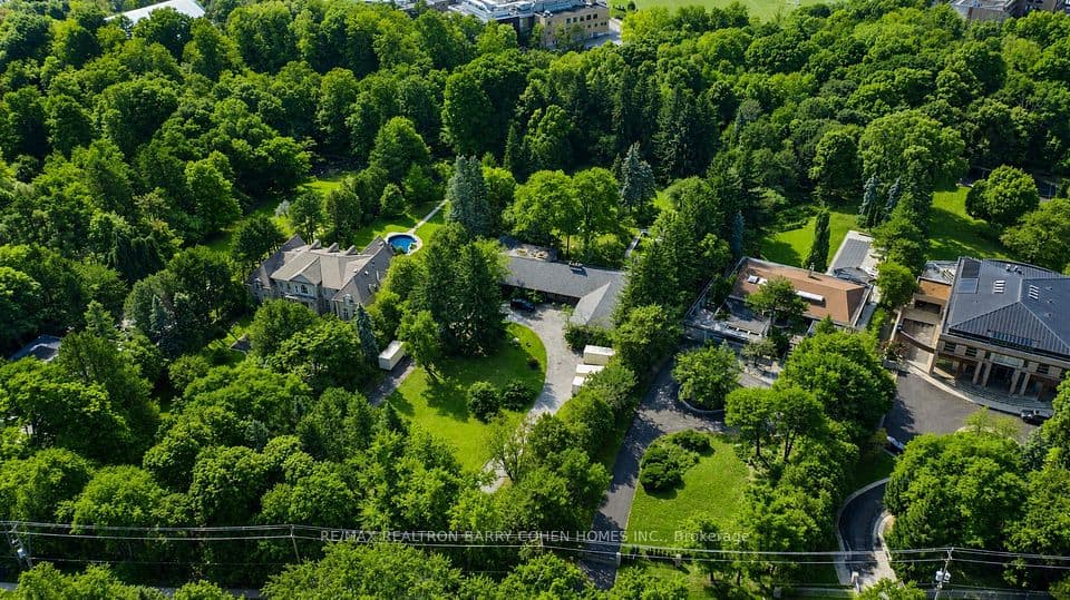 14 Park Lane Circle, Toronto, ON M3B 1Z7 – main photo
