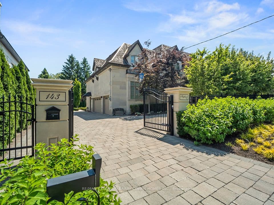 143 Highland Crescent, Toronto, ON M2L 1H2 – main photo