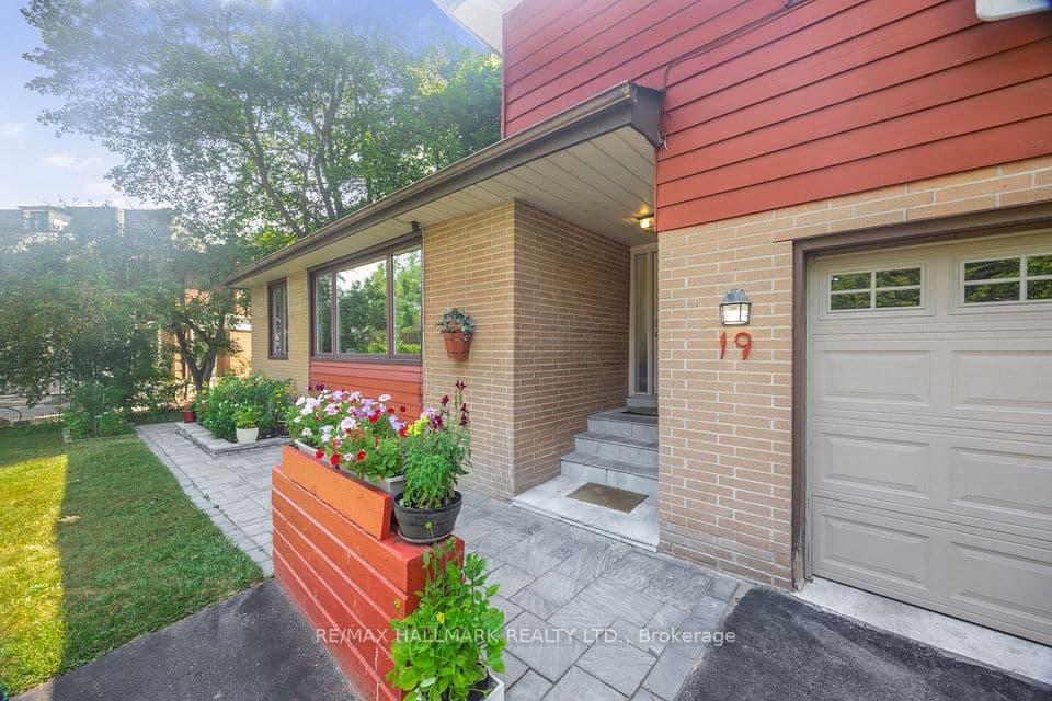 19 Talwood Drive, Toronto, ON M3B 2P4 – photo 2