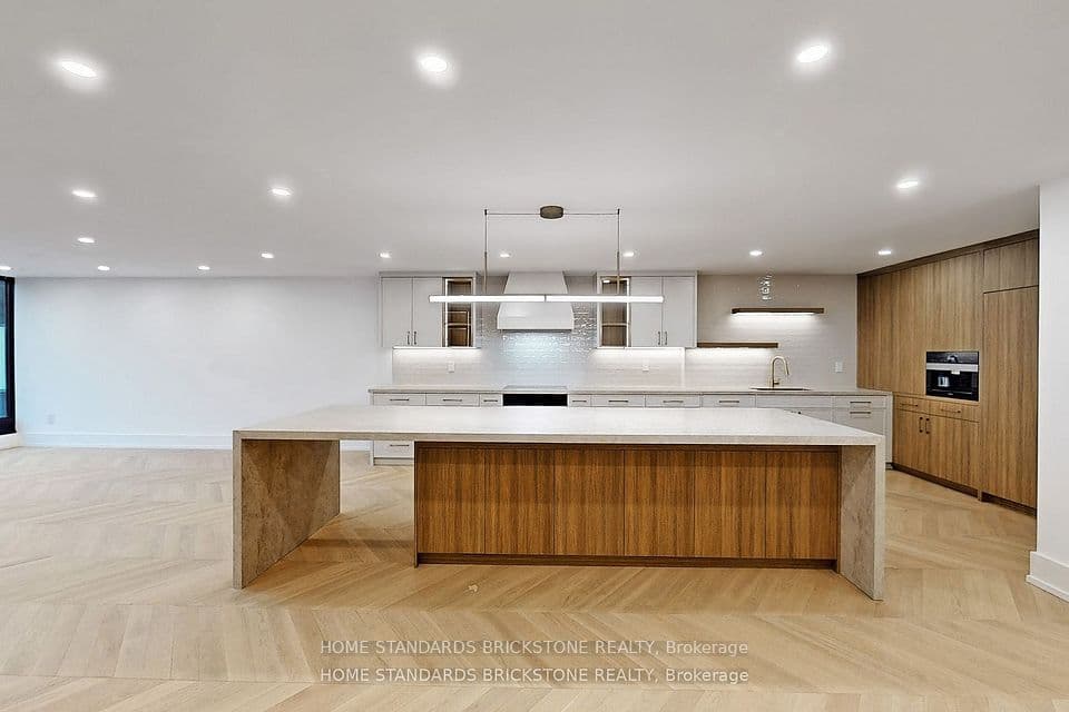 110 Bloor Street W 1009, Toronto, ON M5S 2W7 – main photo