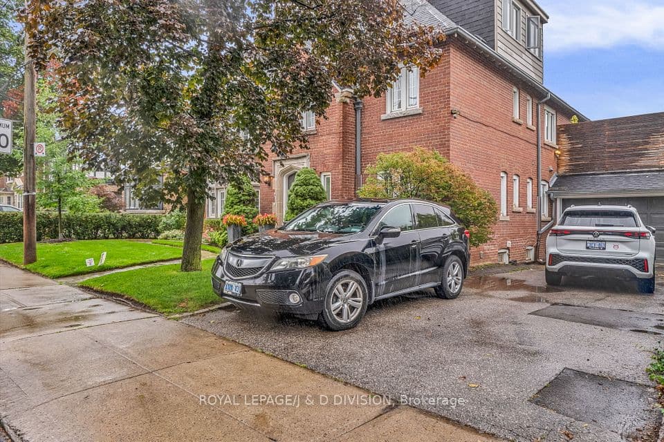 137 Highbourne Road, Toronto, ON M5P 2J8 – photo 2