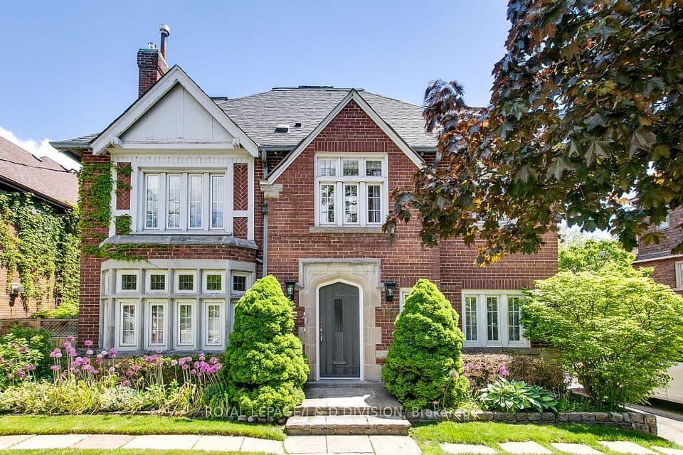 137 Highbourne Road, Toronto, ON M5P 2J8 – main photo