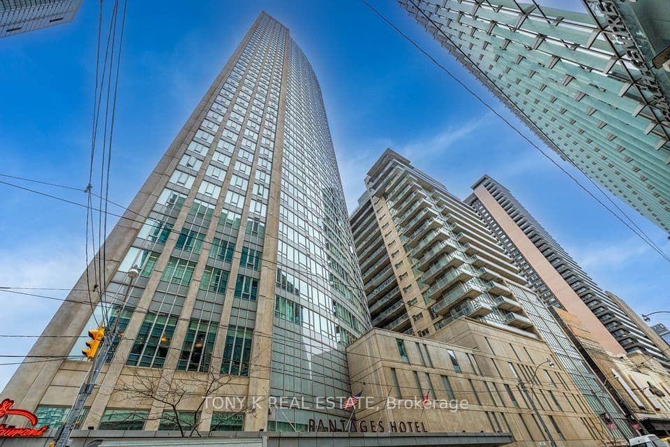 210 Victoria Street 2113, Toronto, ON M5B 2R3 – main photo