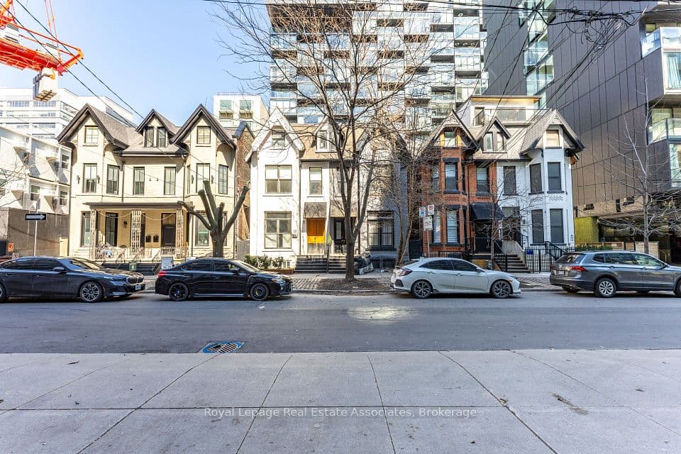 54 Stewart Street, Toronto, ON M5V 1H6 – main photo