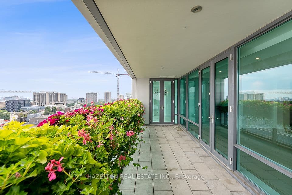 206 Bloor Street W 1402, Toronto, ON M5S 1T8 – main photo