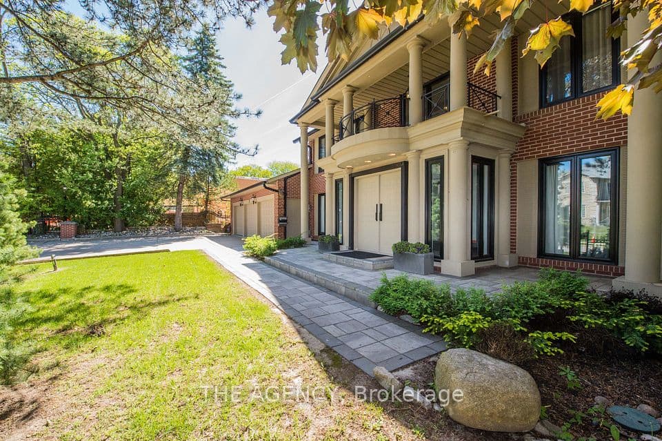 7 Shady Oaks Crescent, Toronto, ON M3C 2L4 – photo 3