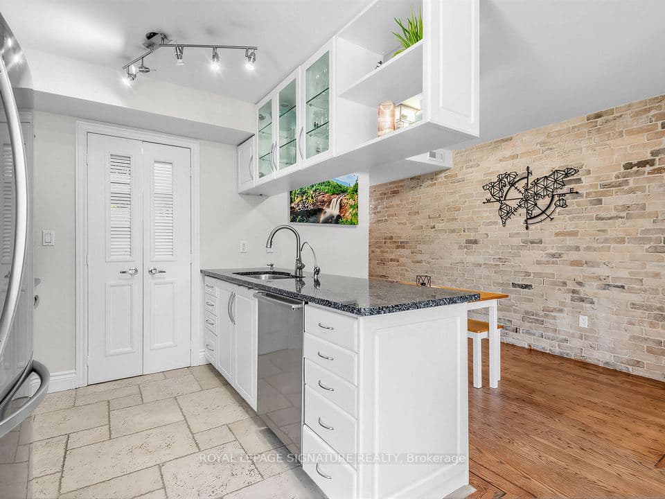 72 Aerodrome Crescent 201, Toronto, ON M4G 4J1 – photo 3