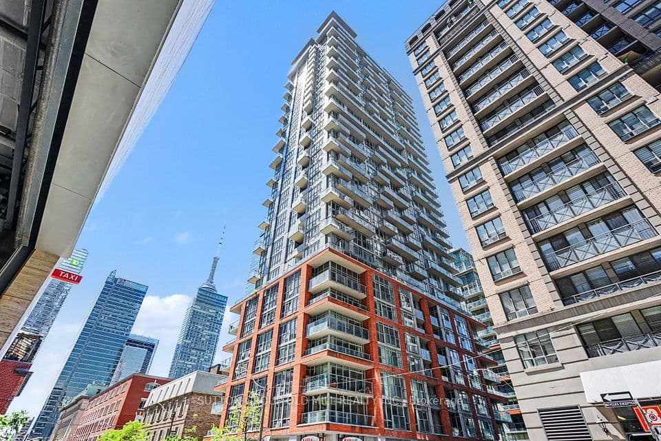 126 Simcoe Street 713, Toronto, ON M5H 4E6 – main photo
