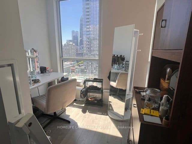 30 Nelson Street 1906, Toronto, ON M5V 0H5 – photo 2