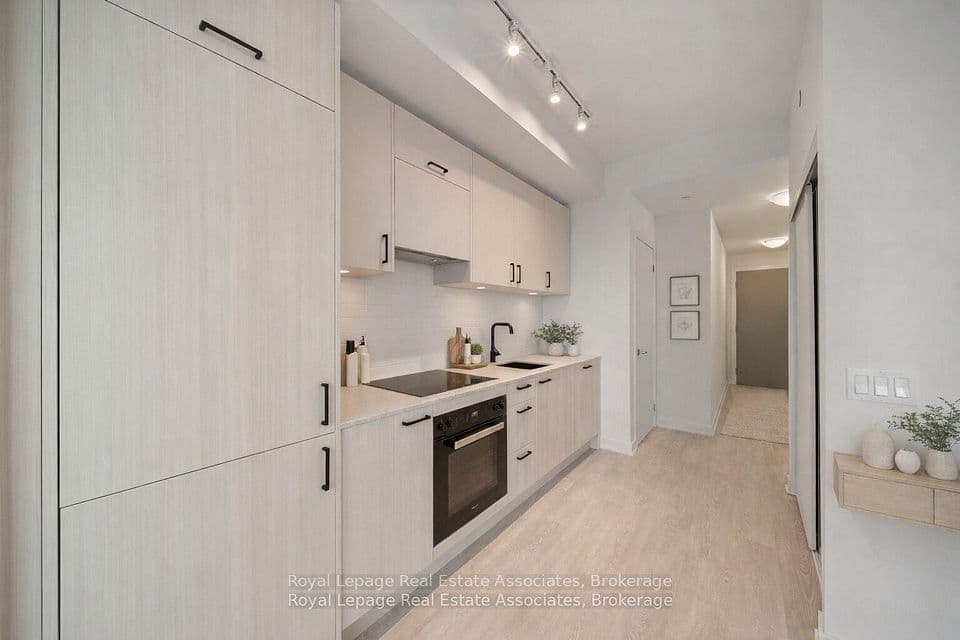 1 Quarrington Lane 1004, Toronto, ON M3C 0S4 – main photo