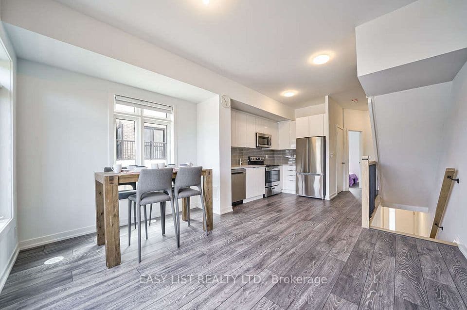 27 Spruce Pines Crescent, Toronto, ON M4A 0A9 – photo 3