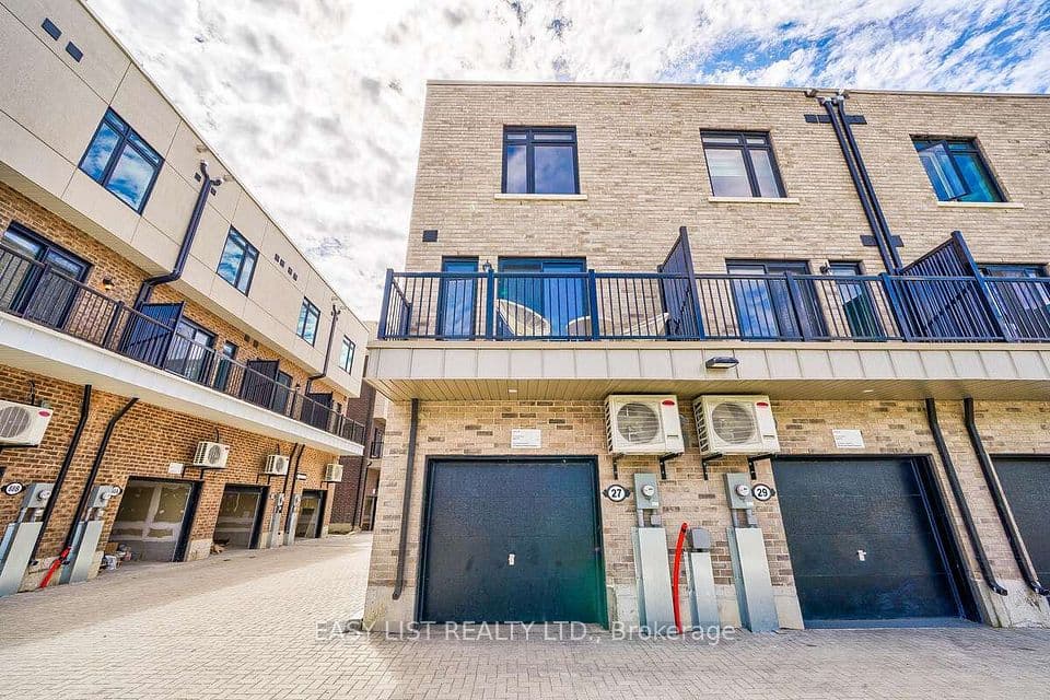 27 Spruce Pines Crescent, Toronto, ON M4A 0A9 – photo 2