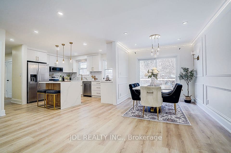 15 Crossburn Drive, Toronto, ON M3B 2Z3 – main photo
