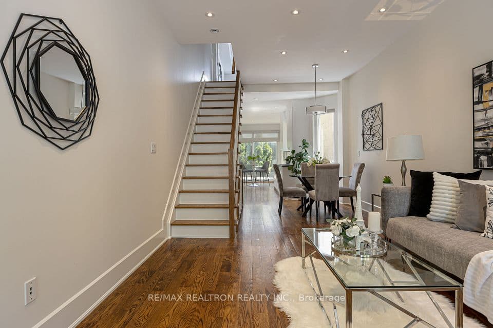 93 Walnut Avenue, Toronto, ON M5V 2S1 – photo 2