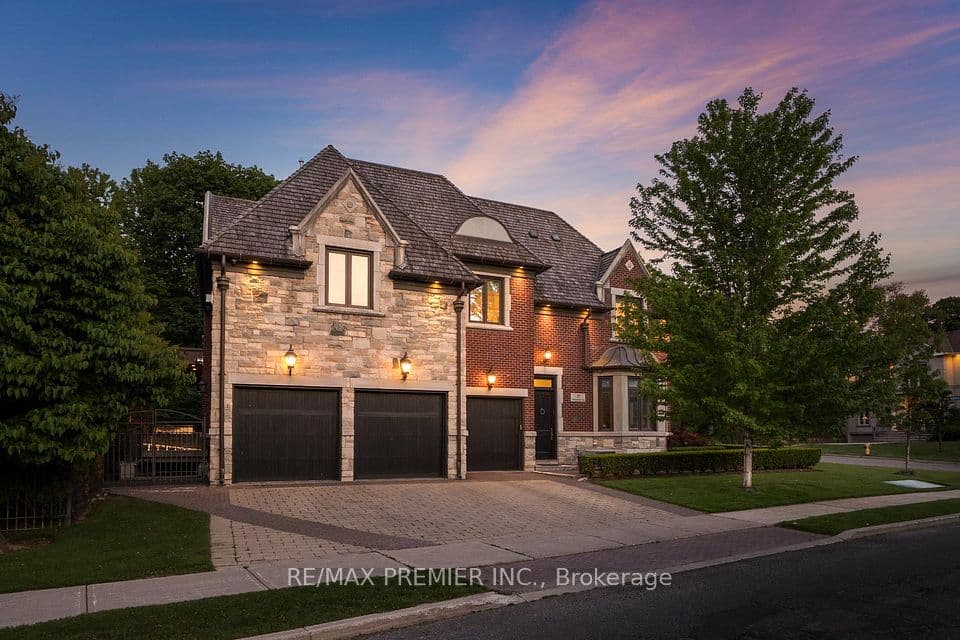35 Normandale Crescent, Toronto, ON M2P 1M7 – main photo