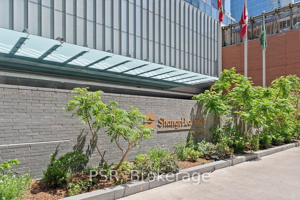 180 University Avenue 5003, Toronto, ON M5H 0A2 – photo 3