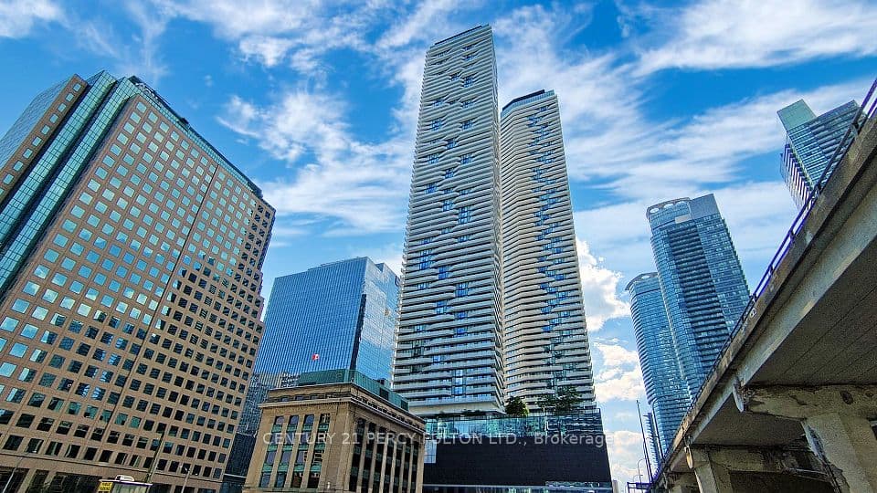 100 Harbour Street 6901, Toronto, ON M5J 0B5 – main photo