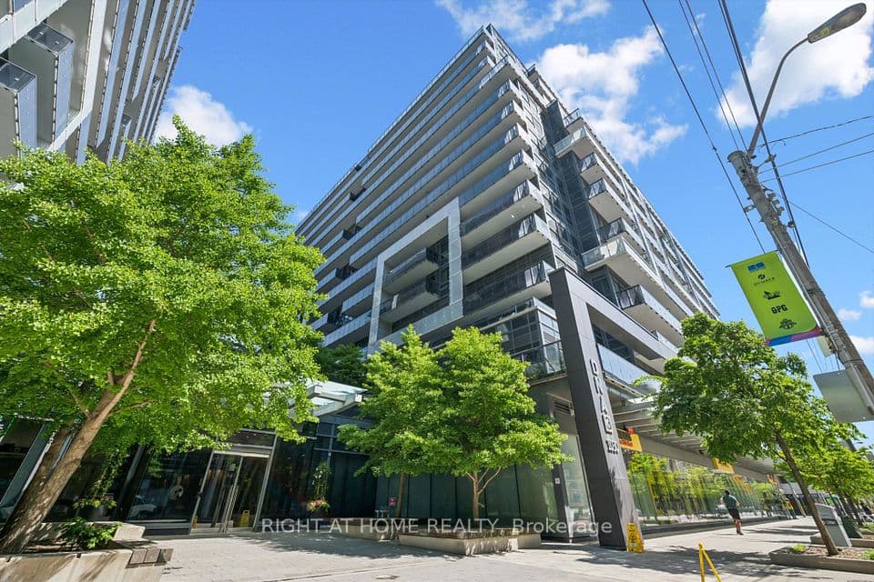 1030 King Street W 418, Toronto, ON M6K 3N3 – main photo