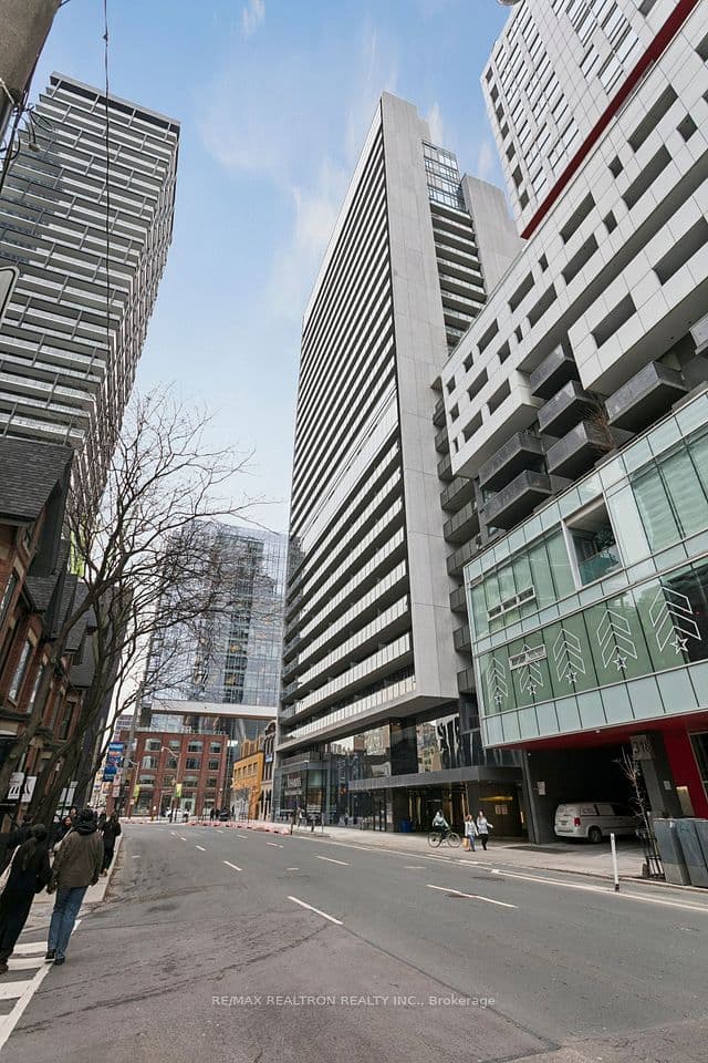330 W Richmond Street W 307, Toronto, ON M5V 1X2 – photo 2