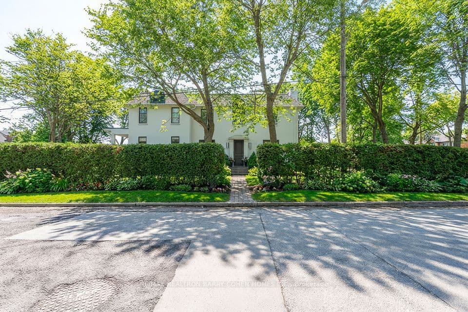 74 Esgore Drive, Toronto, ON M5M 3R7 – main photo