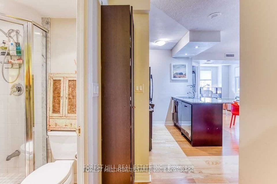 100 Hayden Street 801, Toronto, ON M4Y 3C7 – photo 3
