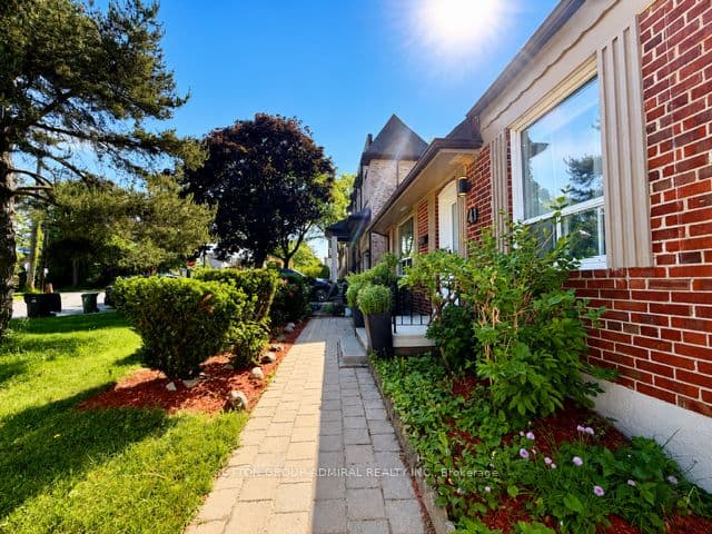 41 Athabaska Avenue, Toronto, ON M2M 2T6 – photo 2