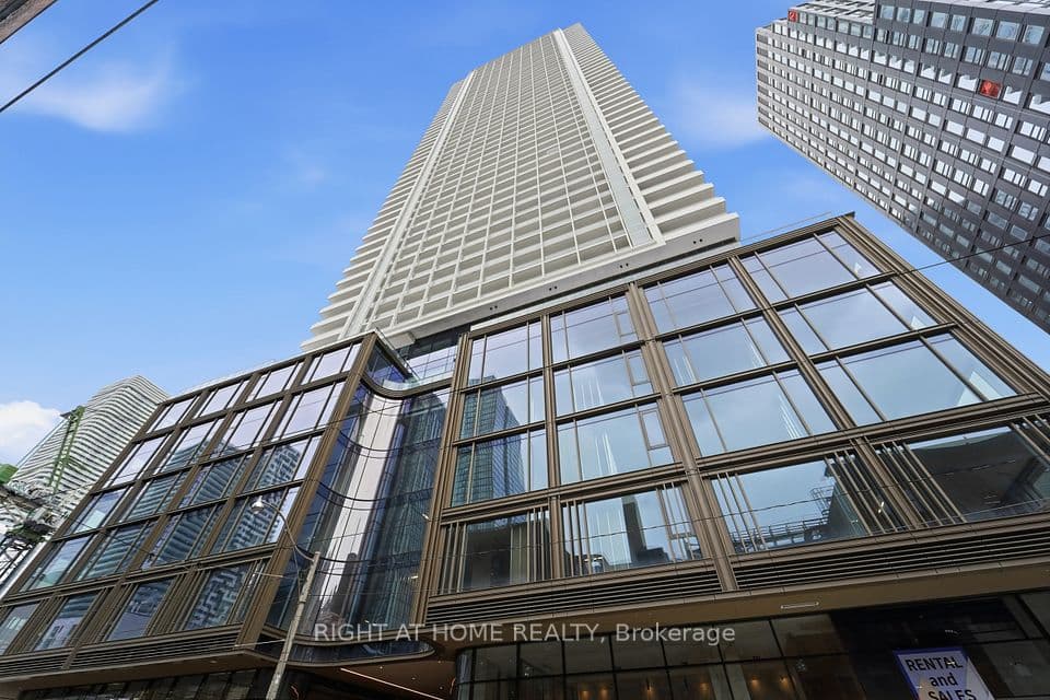 88 Queen Street E 4711, Toronto, ON M5C 0B6 – main photo