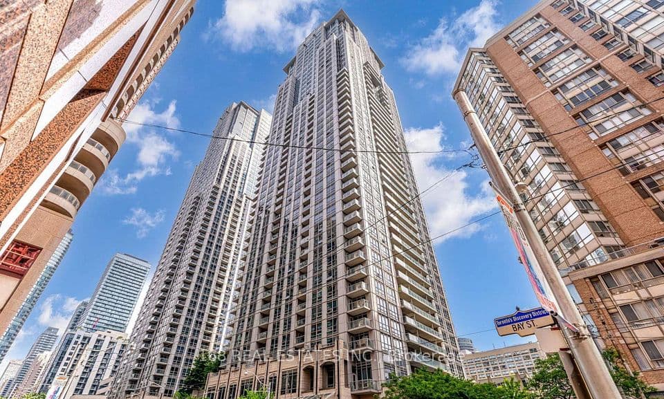 761 Bay Street 2809, Toronto, ON M5G 2R2 – main photo