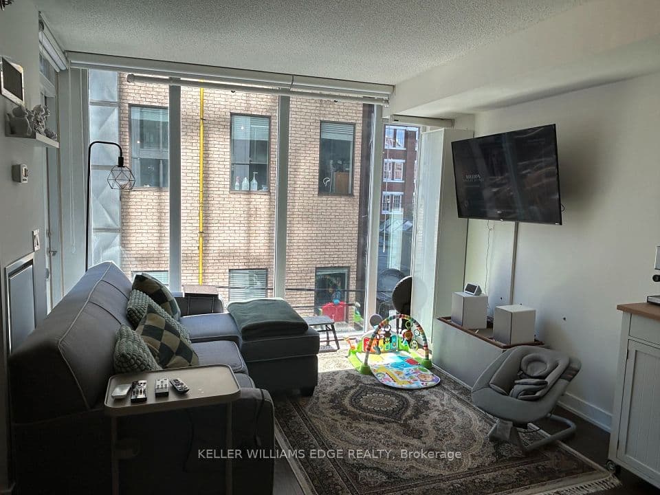 21 Nelson Street 331, Toronto, ON M5V 1T8 – photo 2