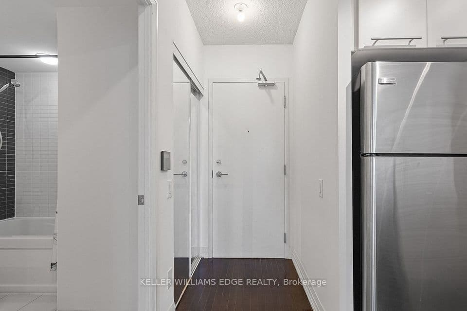 25 Carlton Street 2308, Toronto, ON M5B 1L4 – photo 2