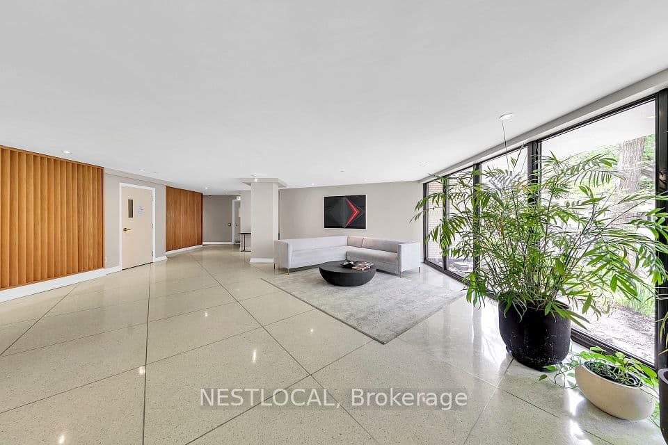 581 Avenue Road Avenue 504, Toronto, ON M4V 2K4 – photo 2