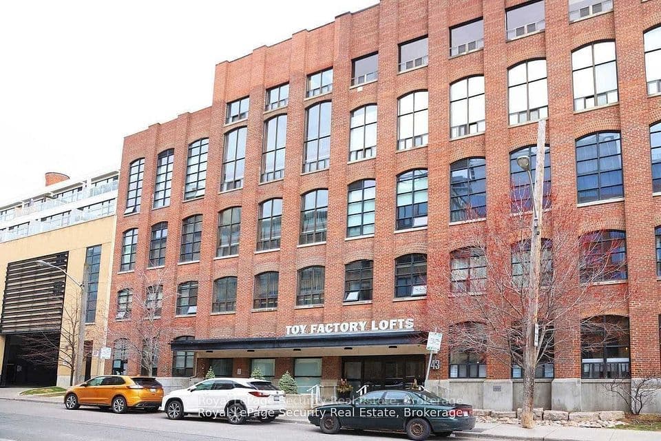 43 Hanna Avenue 208, Toronto, ON M6K 1X1 – main photo