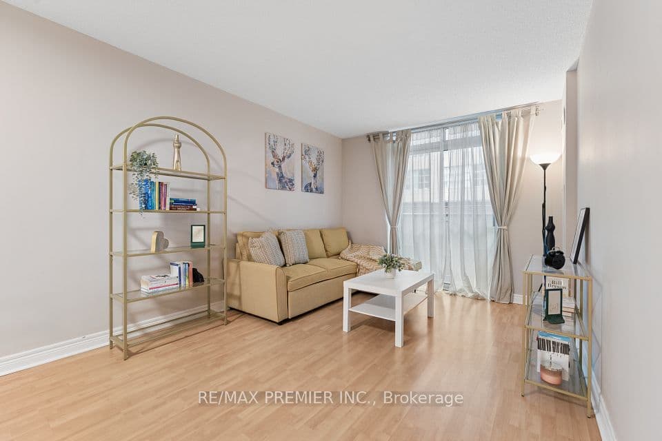 212 Eglinton Avenue E 307, Toronto, ON M4P 0A3 – photo 3