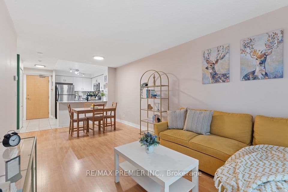 212 Eglinton Avenue E 307, Toronto, ON M4P 0A3 – photo 2