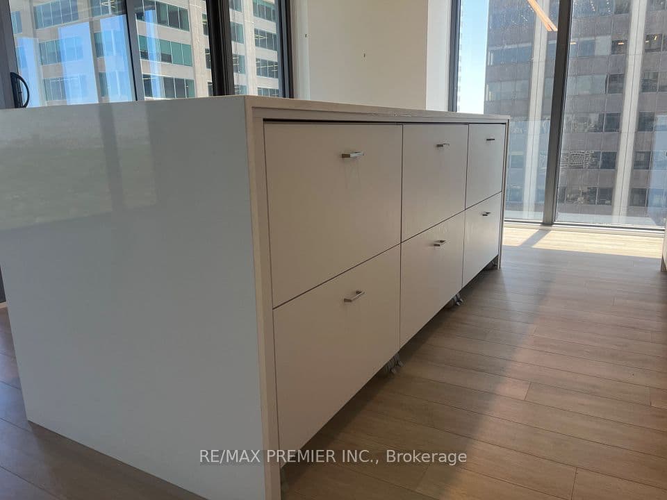 8 Cumberland Street 3506, Toronto, ON M4W 1J5 – photo 2