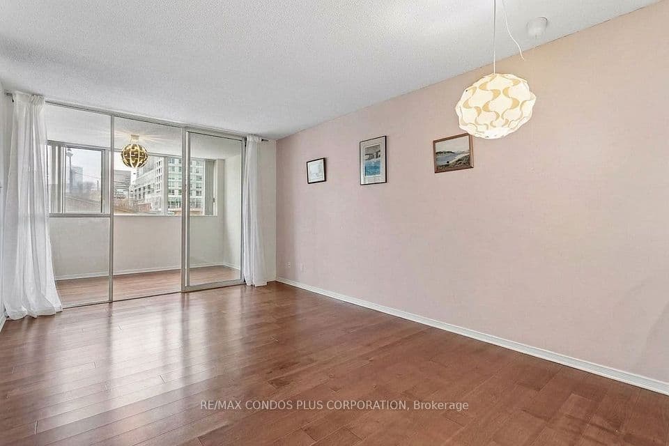 15 Maitland Place 204, Toronto, ON M4Y 2X3 – photo 2