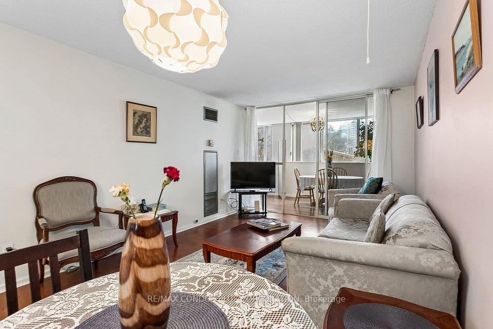 15 Maitland Place 204, Toronto, ON M4Y 2X3 – photo 3