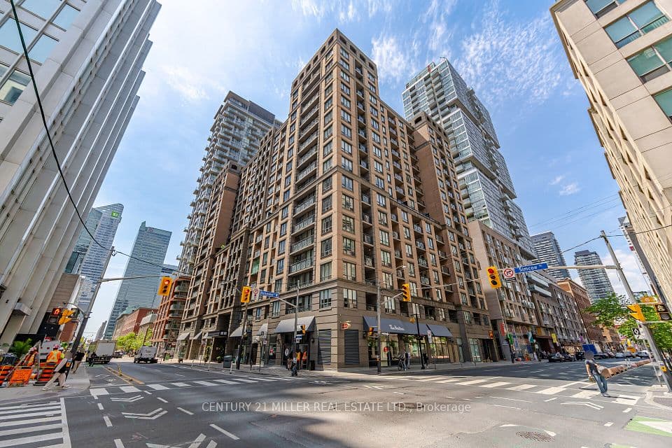 140 Simcoe Road PH # 12, Toronto, ON M5H 4E9 – main photo