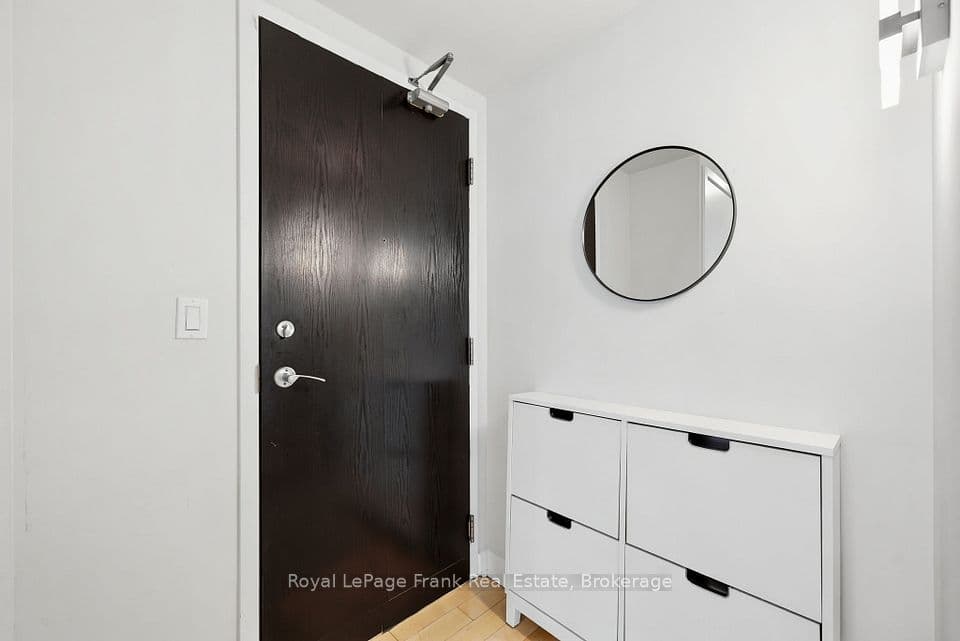 350 Wellington Street W M24, Toronto, ON M5V 3W9 – photo 2