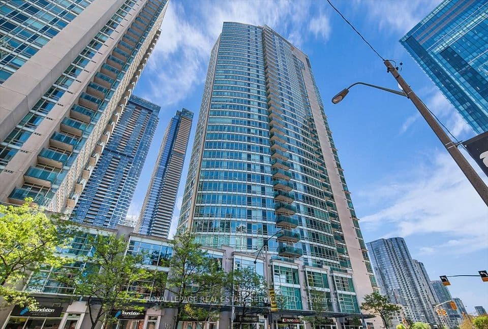 397 Front Street W 911, Toronto, ON M5V 3S1 – main photo