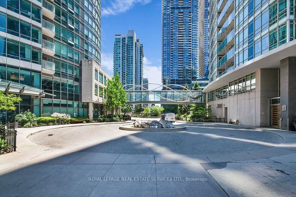 397 Front Street W 911, Toronto, ON M5V 3S1 – photo 2