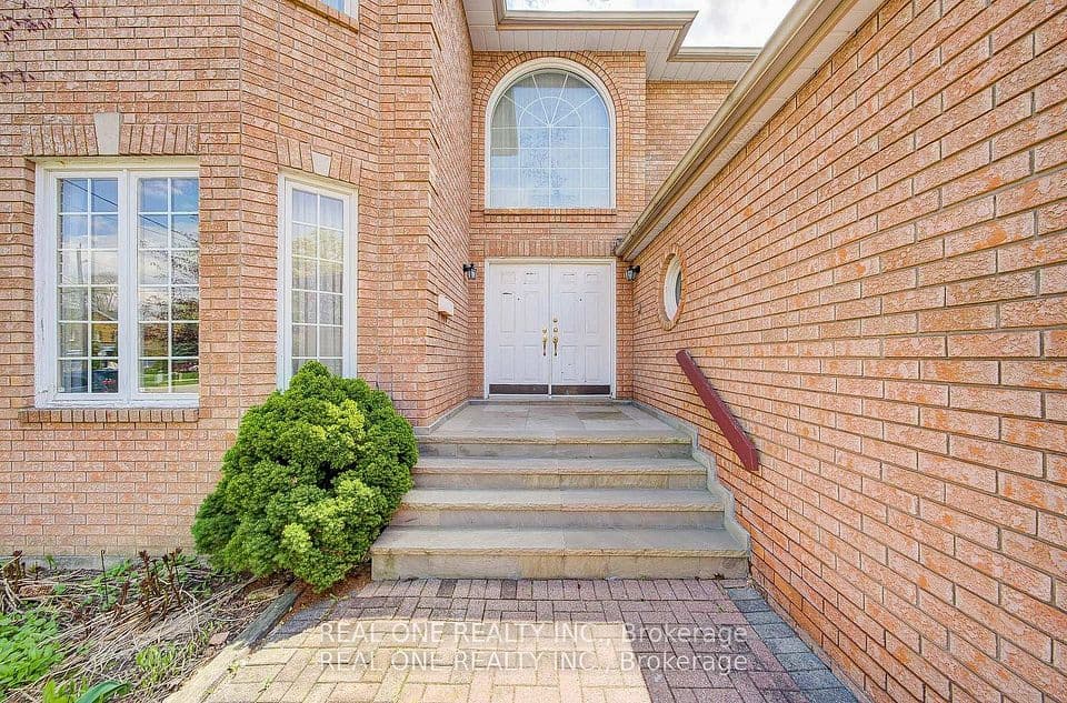 261 Mckee Avenue, Toronto, ON M2N 4E2 – photo 2