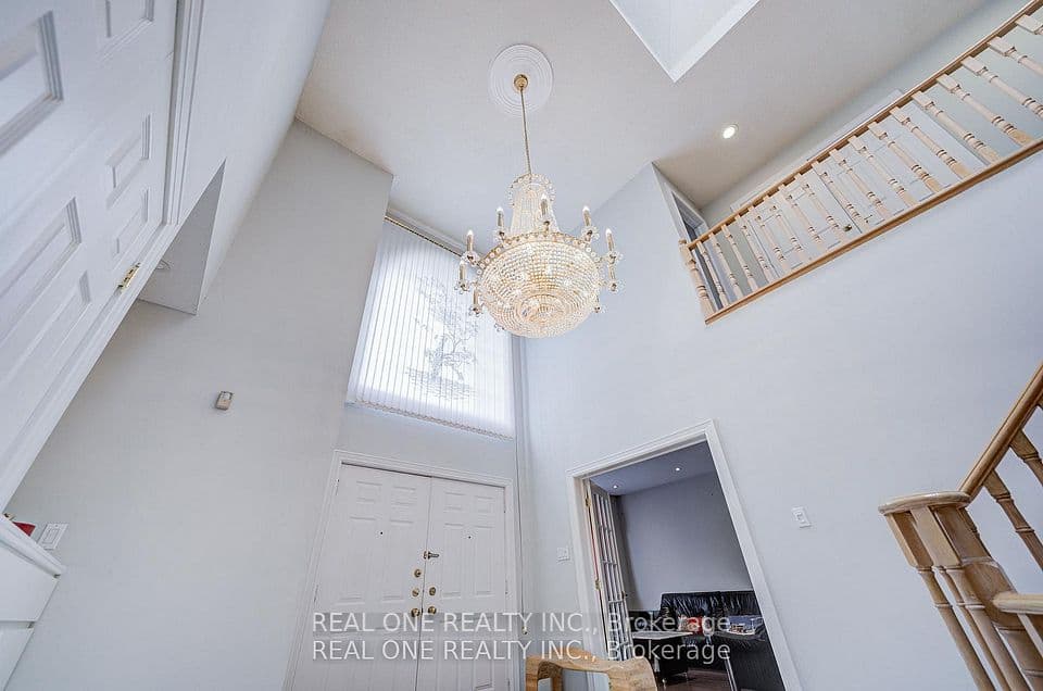 261 Mckee Avenue, Toronto, ON M2N 4E2 – photo 3