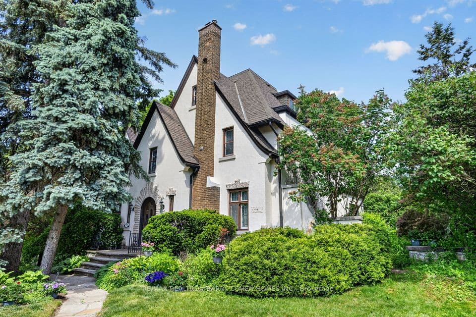 29 Strathgowan Crescent, Toronto, ON M4N 2Z6 – main photo