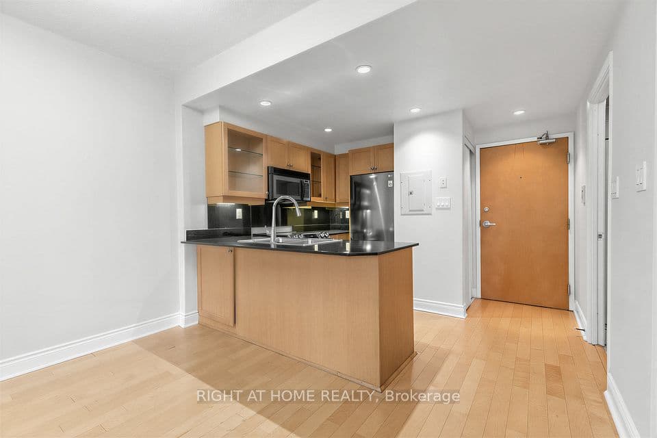 80 Cumberland Street 1705, Toronto, ON M5R 3V1 – photo 3
